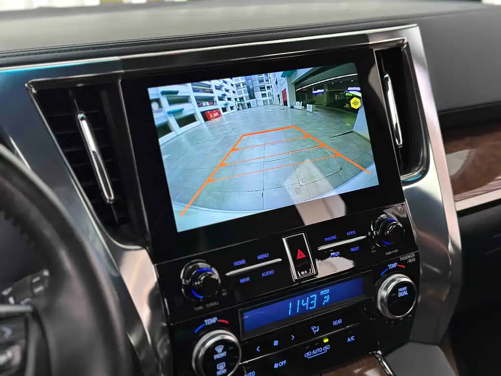 Toyota Alphard 2020 — фото 30