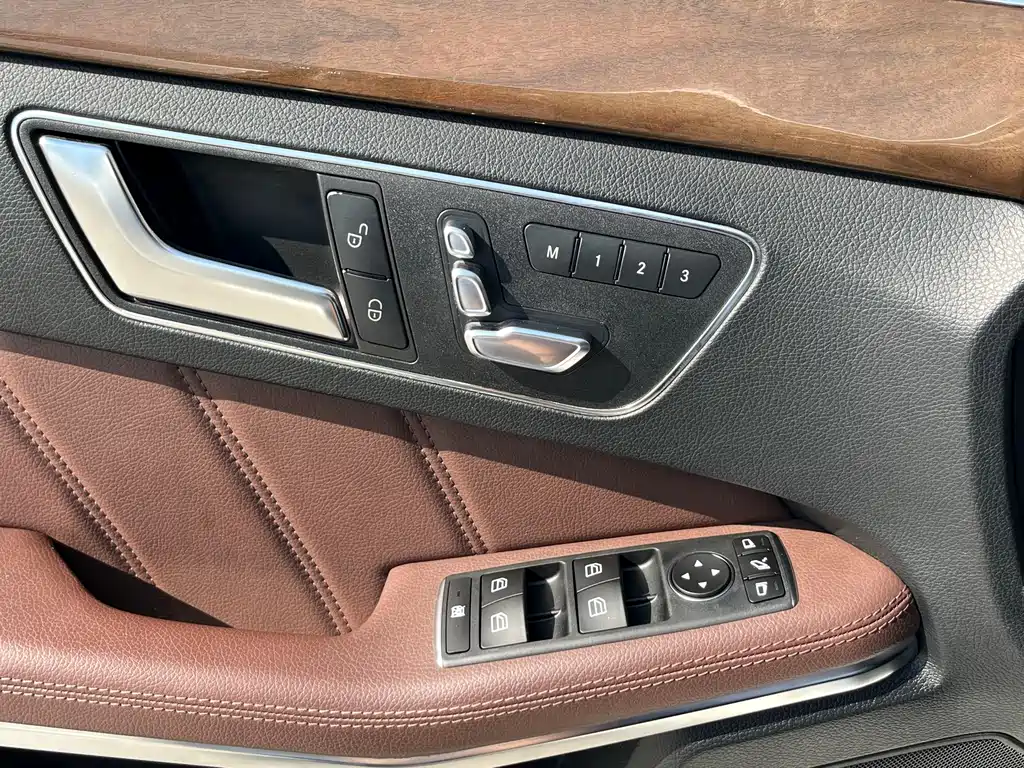 Mercedes-Benz E-Class 2015 — фото 16