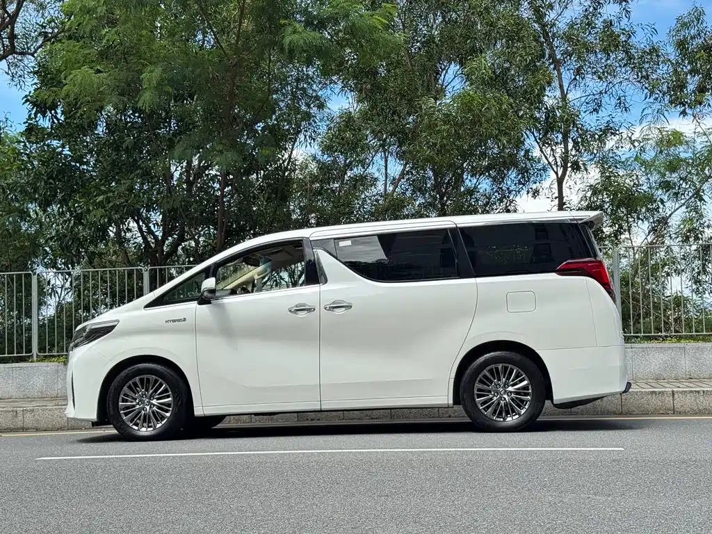 Toyota Alphard 2020 — фото 8