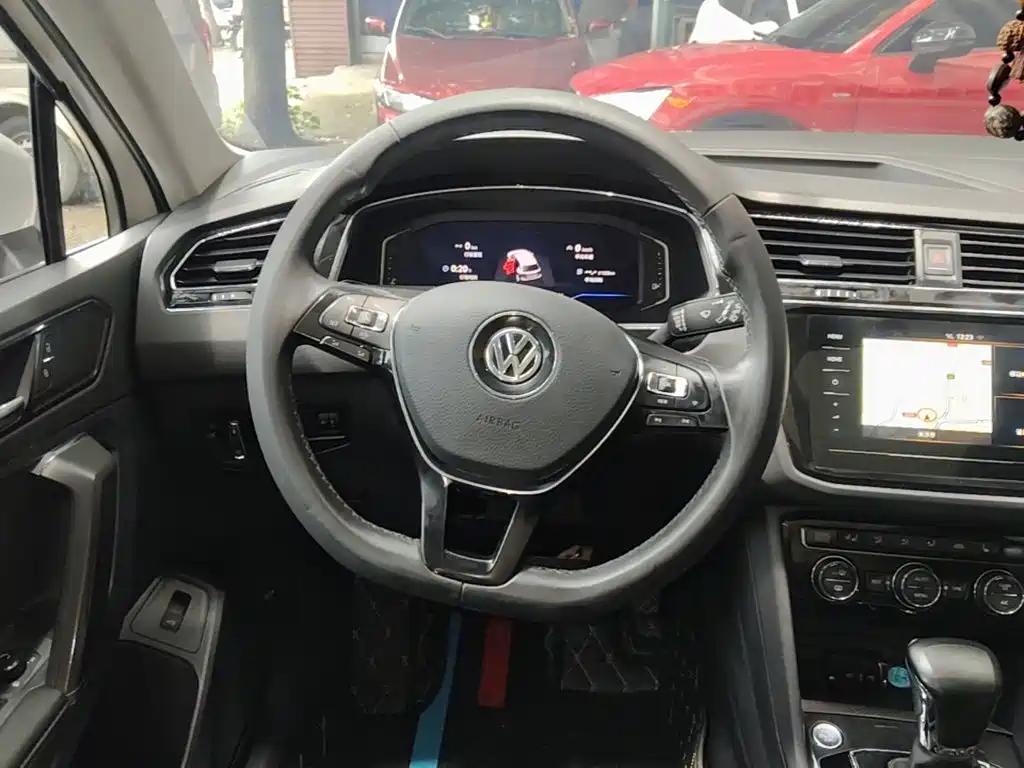 Volkswagen Tiguan L 2020 — фото 11