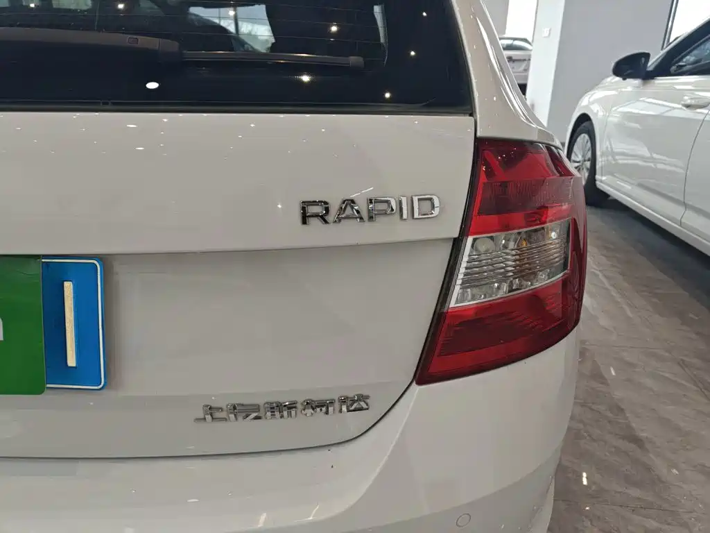 Skoda Rapid Spaceback 2016 — фото 24