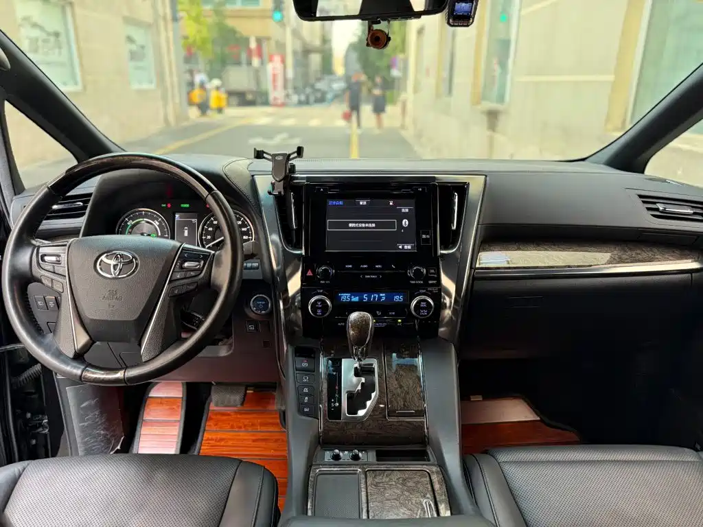 Toyota Vellfire 2019 — фото 11