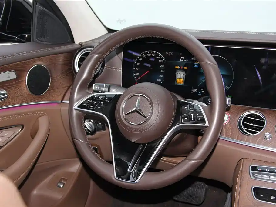 Mercedes-Benz E-Class 2023 — фото 14