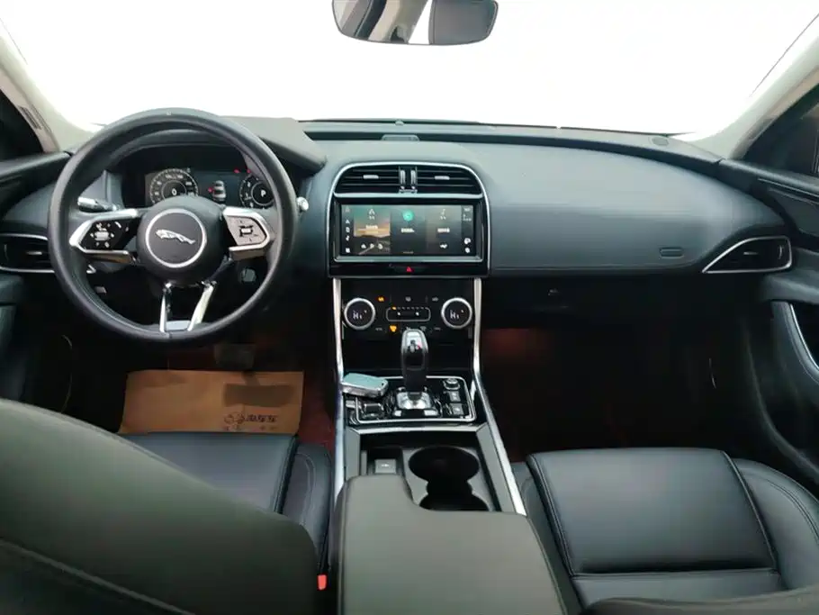 Jaguar XEL 2022 — фото 12