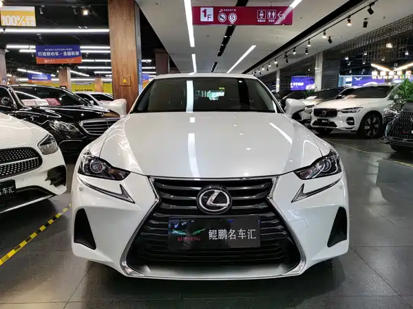 Lexus IS 2017