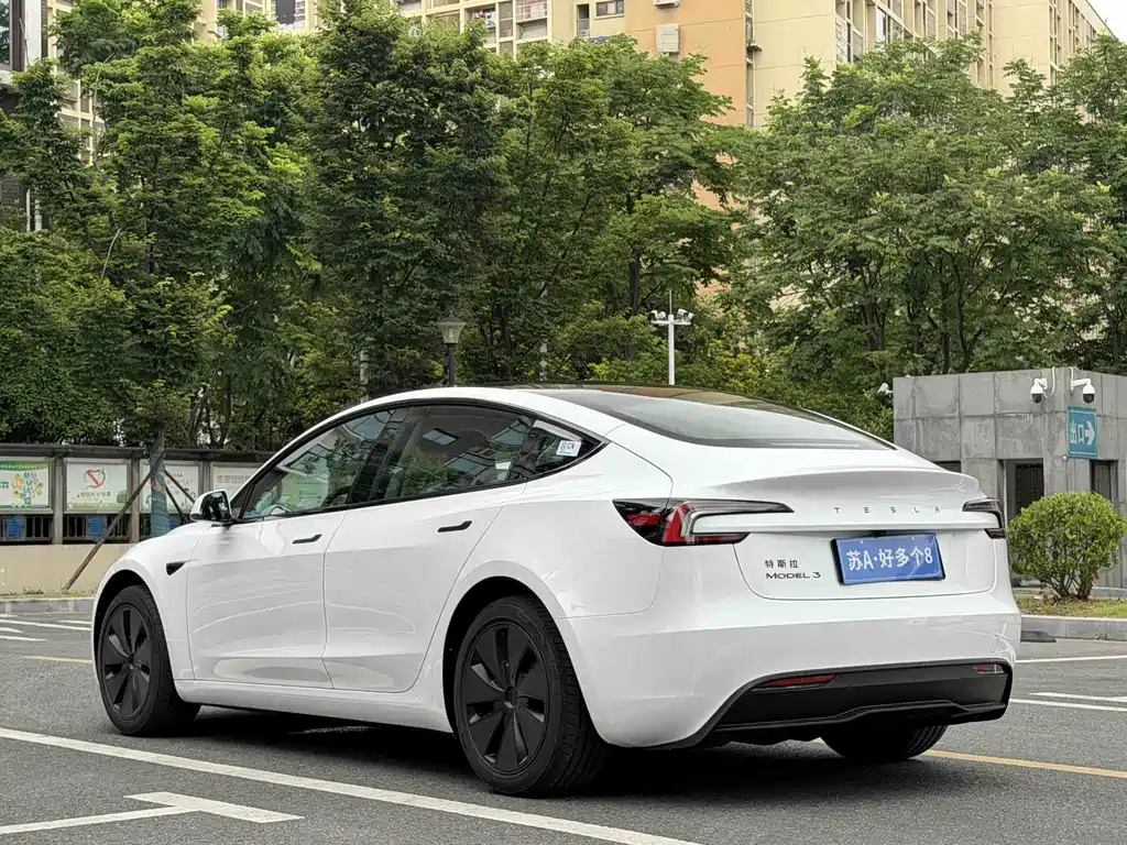 Tesla Model 3 2026 — фото 3