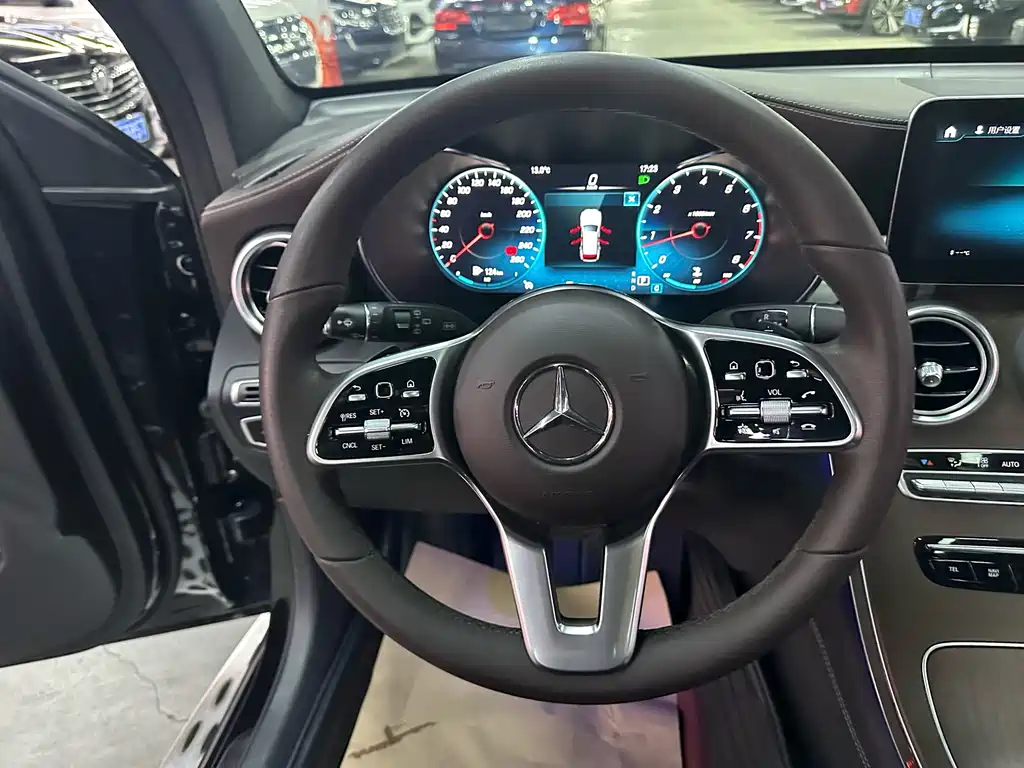 Mercedes-Benz GLC 2020 — фото 13