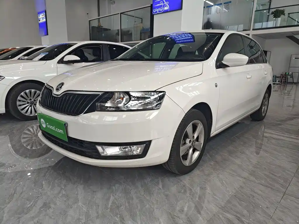 Skoda Rapid Spaceback 2016 — фото 2