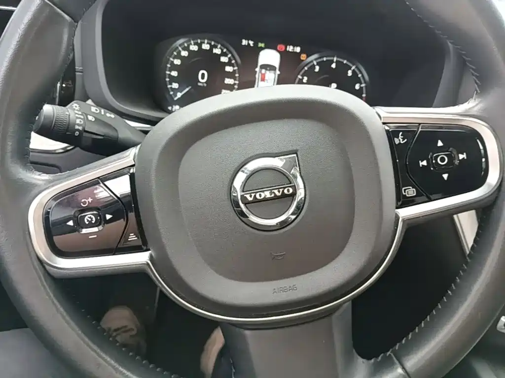 Volvo XC60 2019 — фото 11