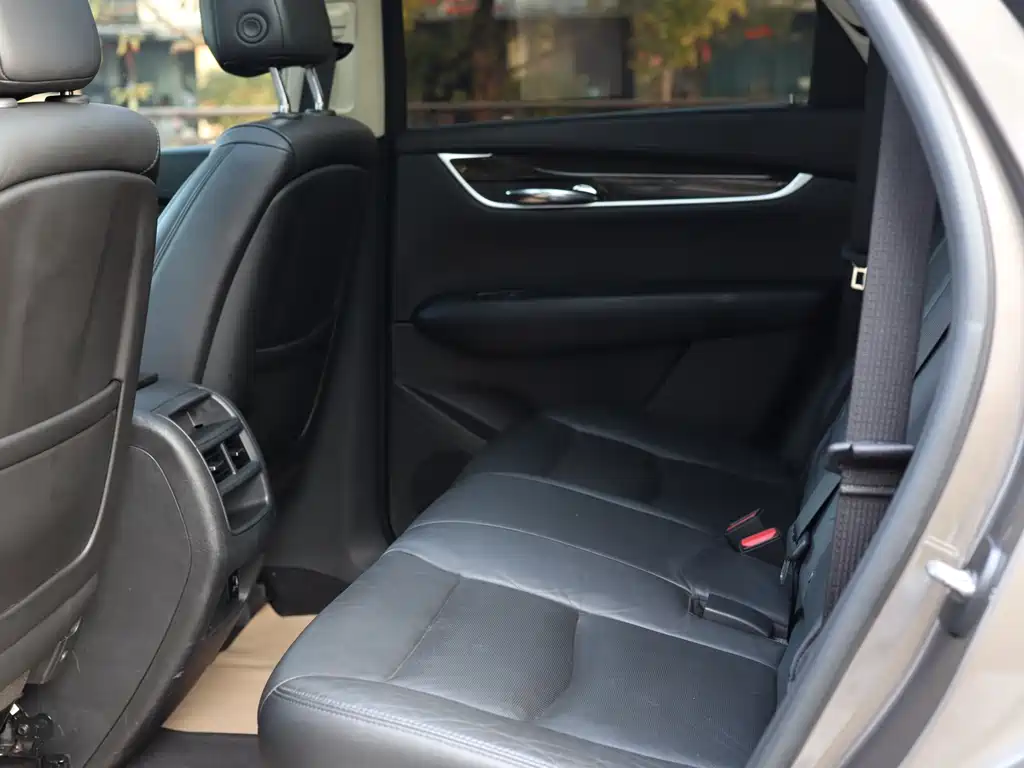 Cadillac XT5 2017 — фото 11