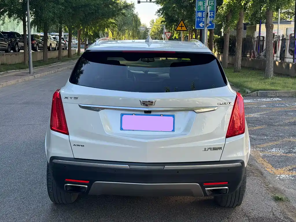 Cadillac XT5 2017 — фото 24