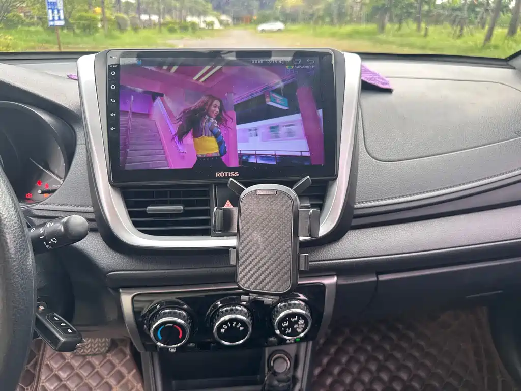 Toyota Yaris L 2018 — фото 16