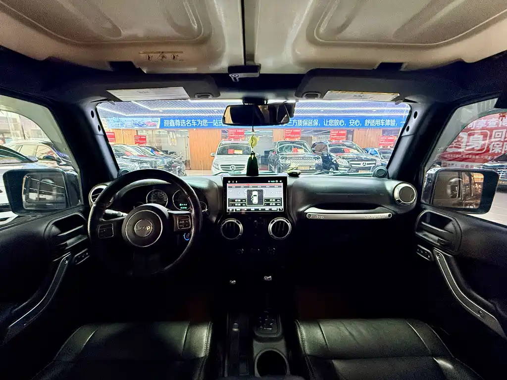 Jeep Wrangler 2013 — фото 10