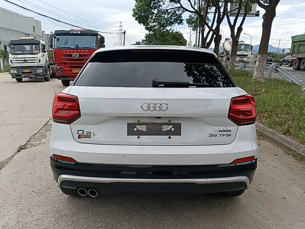 Audi Q2L 2019