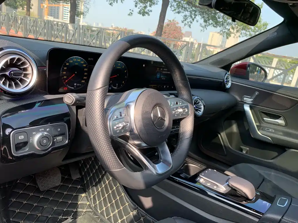 Mercedes-Benz A-Class 2023 — фото 17