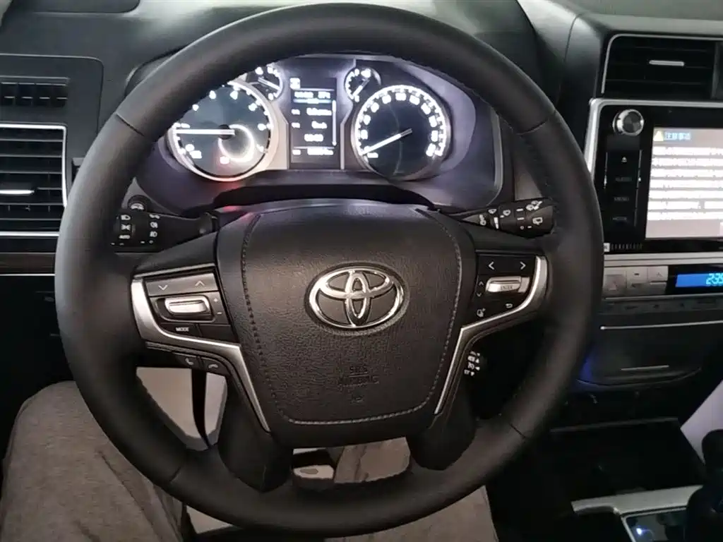 Toyota Prado 2019 — фото 11
