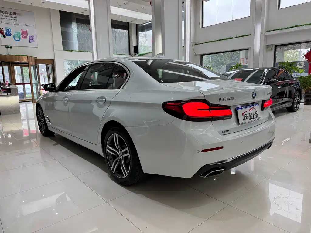 BMW 5 Series 2021 — фото 18