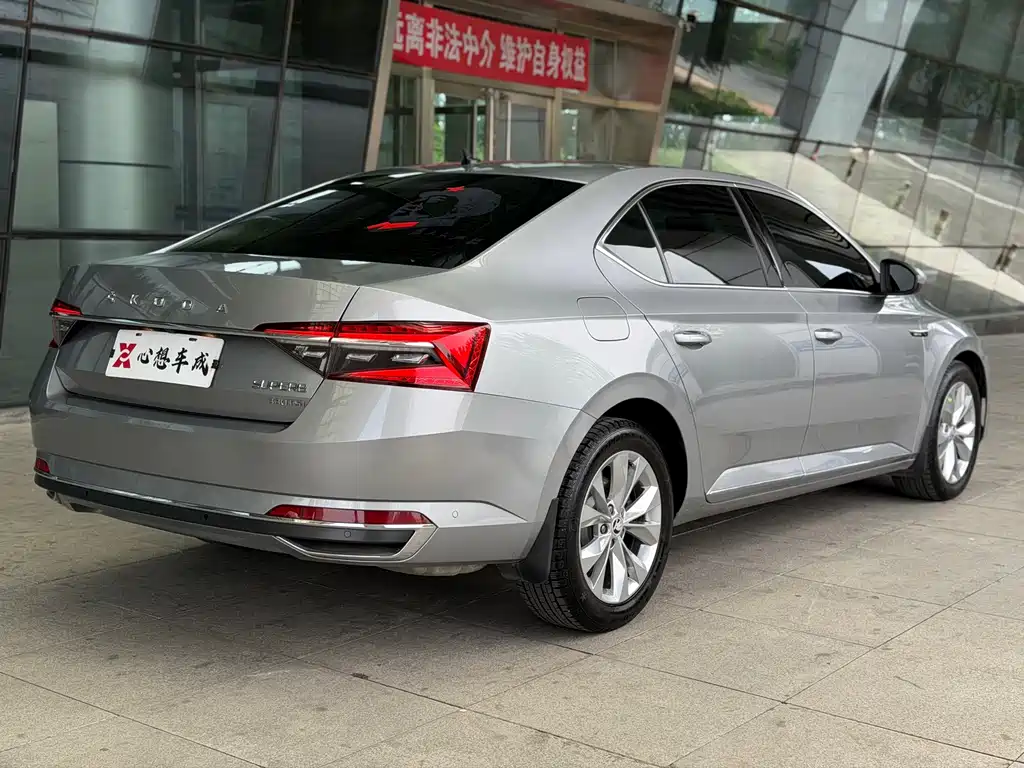Skoda Superb 2021 — фото 6
