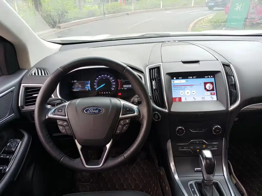 Ford Edge 2018 — фото 11