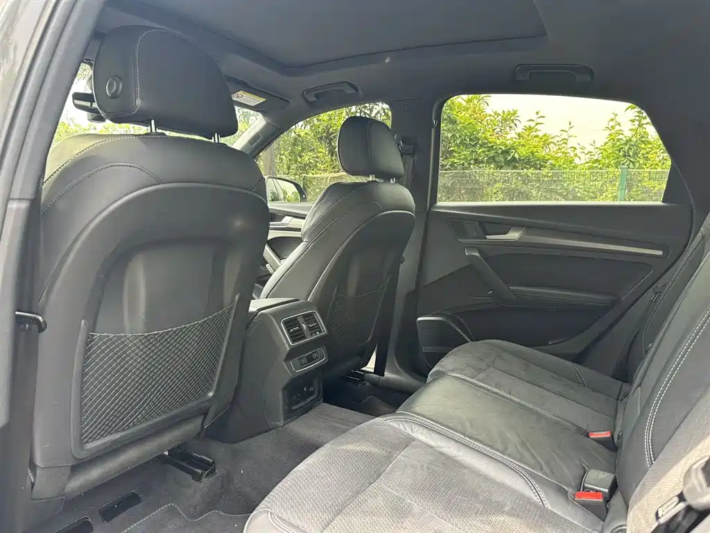 Audi Q5L Sportback 2021 — фото 13