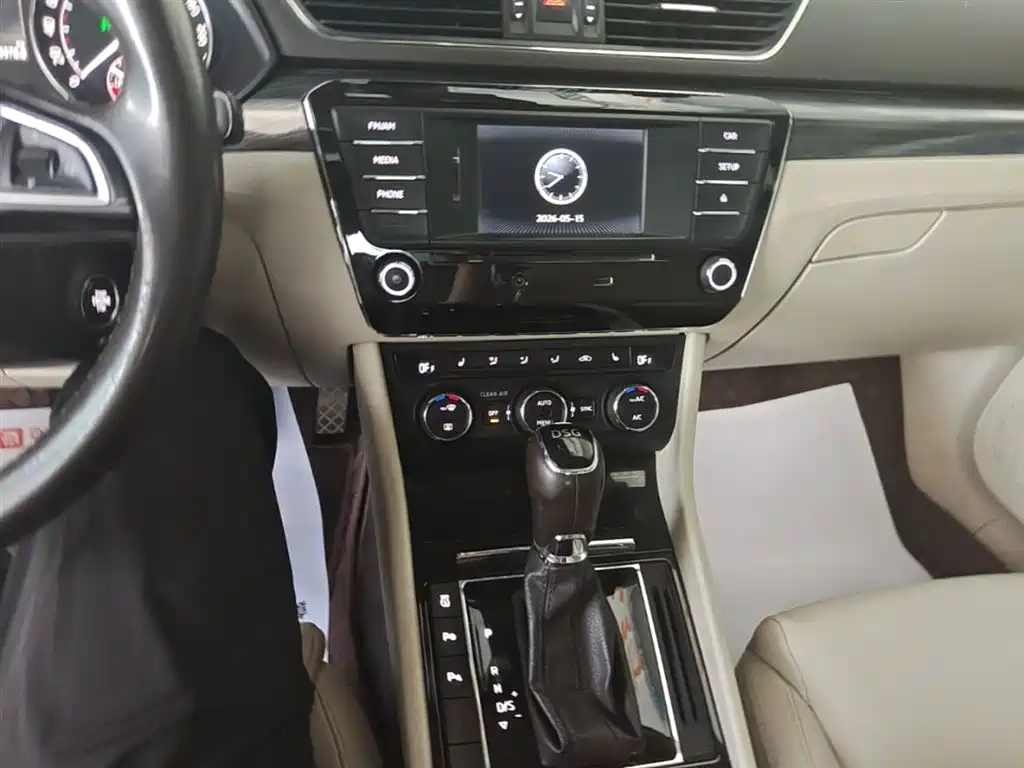 Skoda Superb 2015 — фото 13