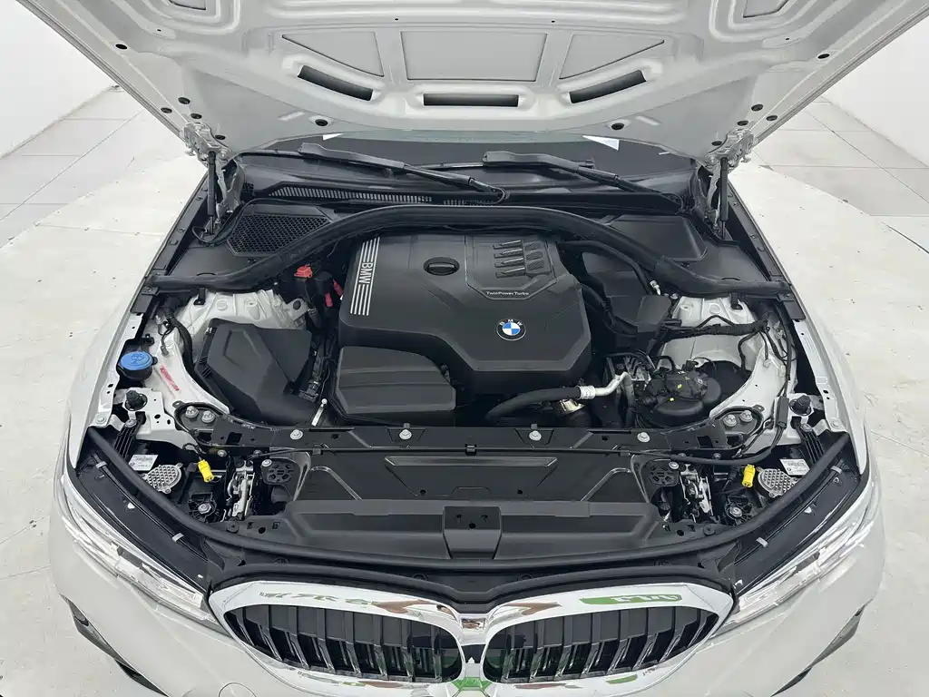 BMW 3 Series 2022 — фото 17