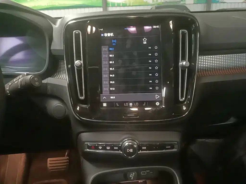 Volvo XC40 New Energy 2021 — фото 13