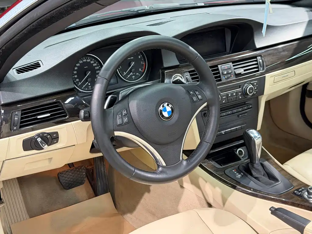 BMW 3 Series 2011 — фото 12