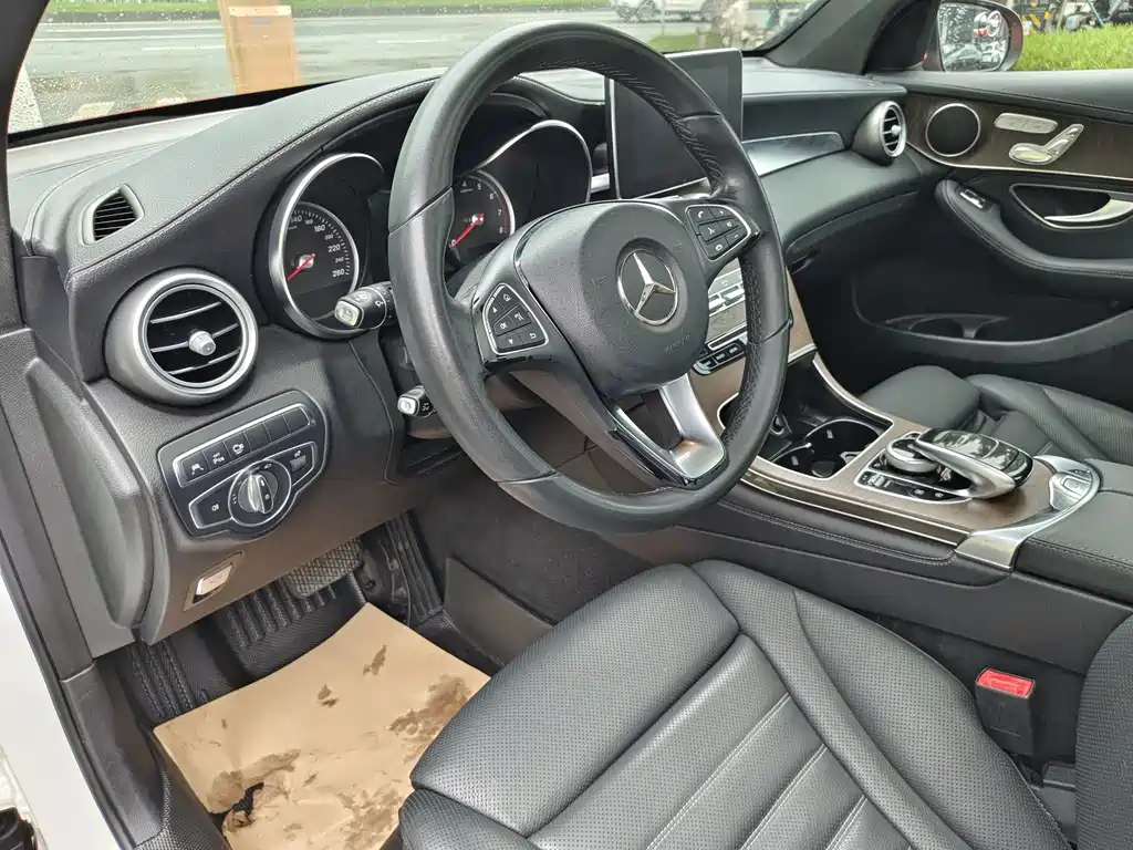 Mercedes-Benz GLC 2018 — фото 13