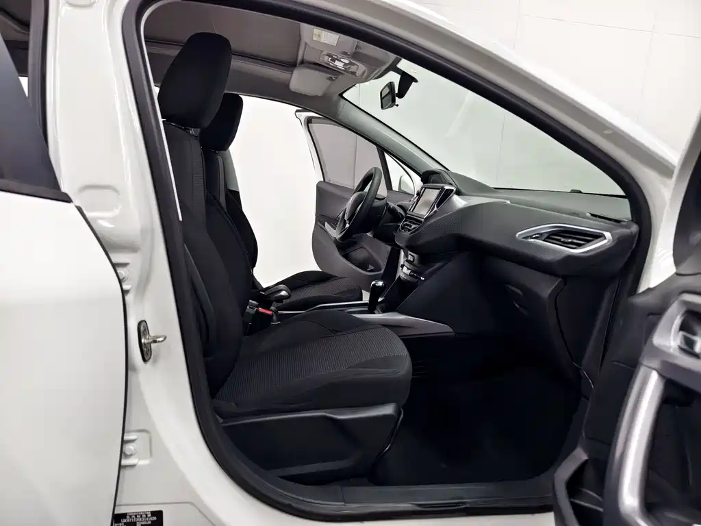 Peugeot 2008 2014 — фото 13