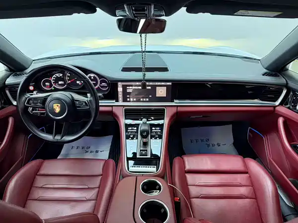 Porsche Panamera 2021