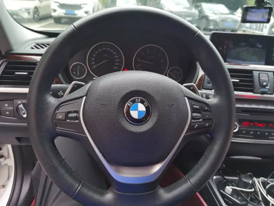 BMW 3 Series 2015 — фото 15