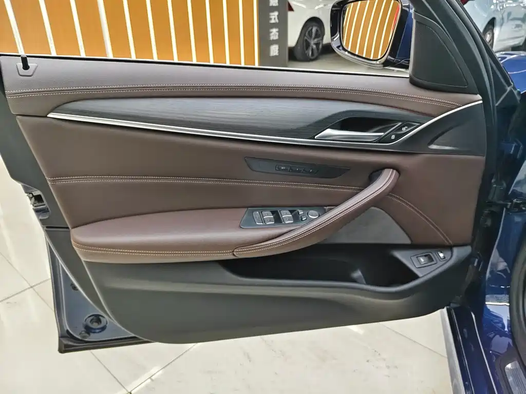 BMW 5 Series New Energy 2021 — фото 10