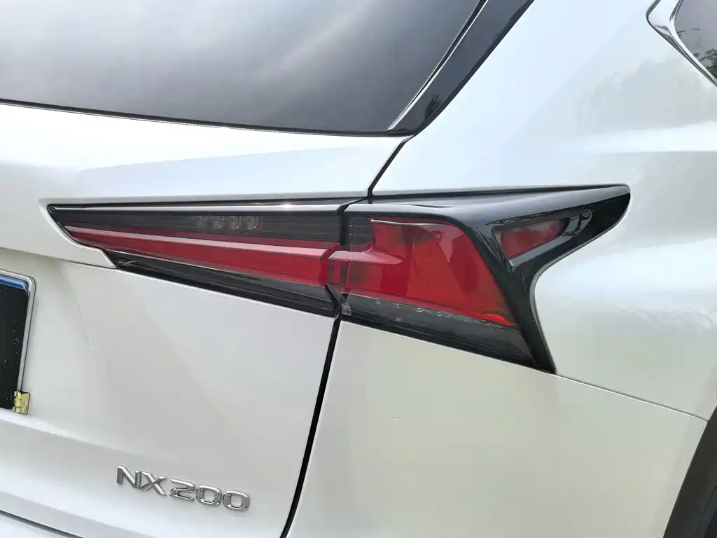 Lexus NX 2021 — фото 9