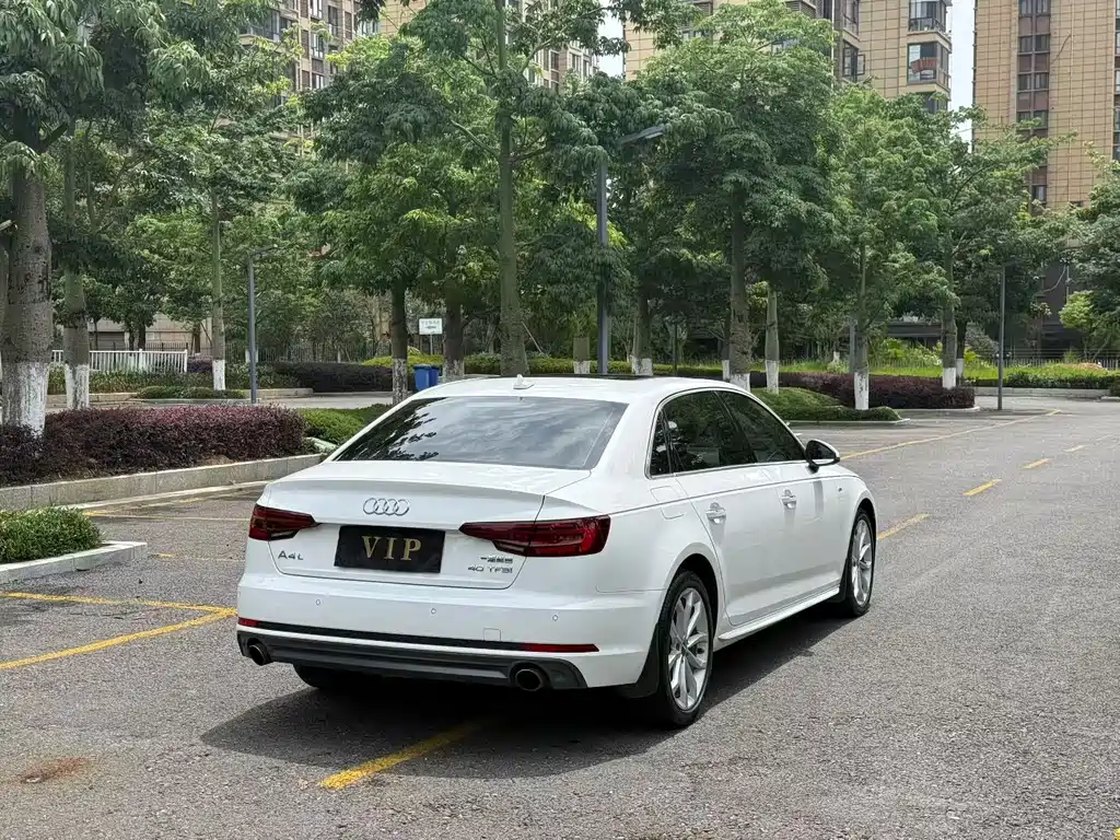 Audi A4L 2018