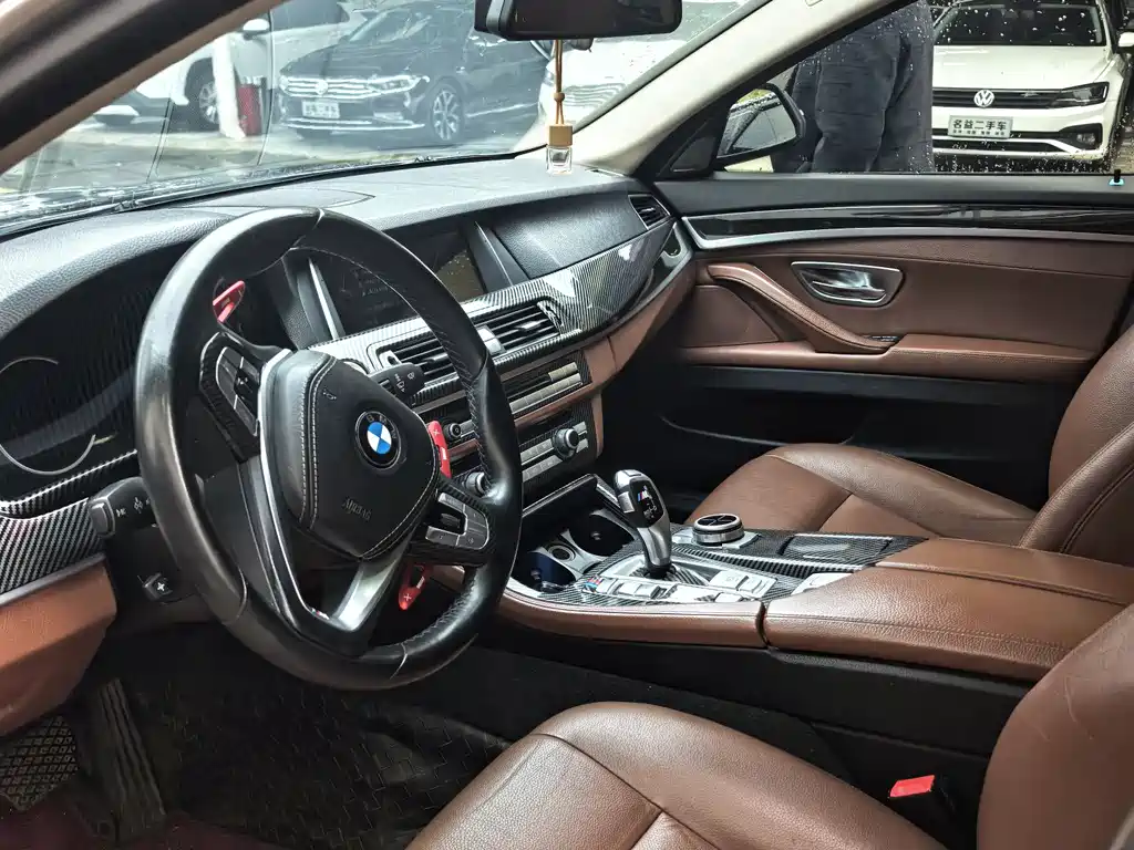 BMW 5 Series 2015 — фото 8