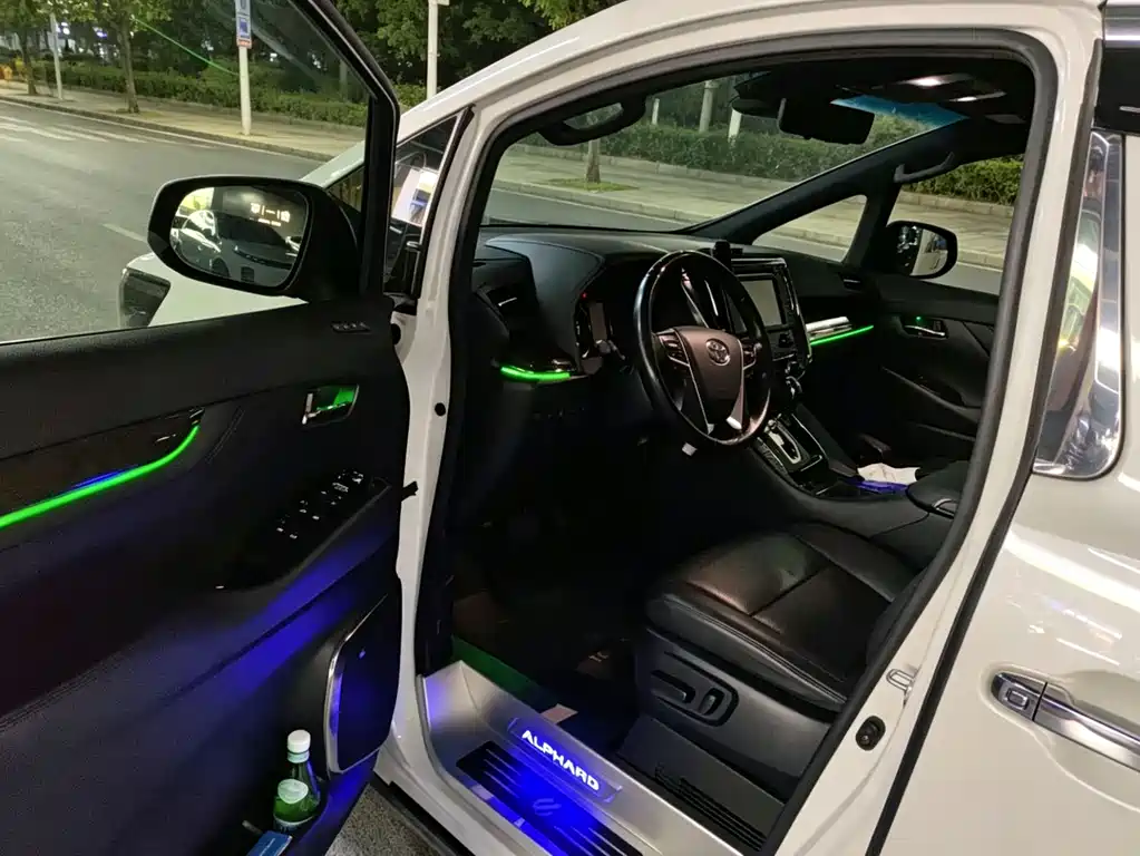 Toyota Alphard 2020 — фото 4