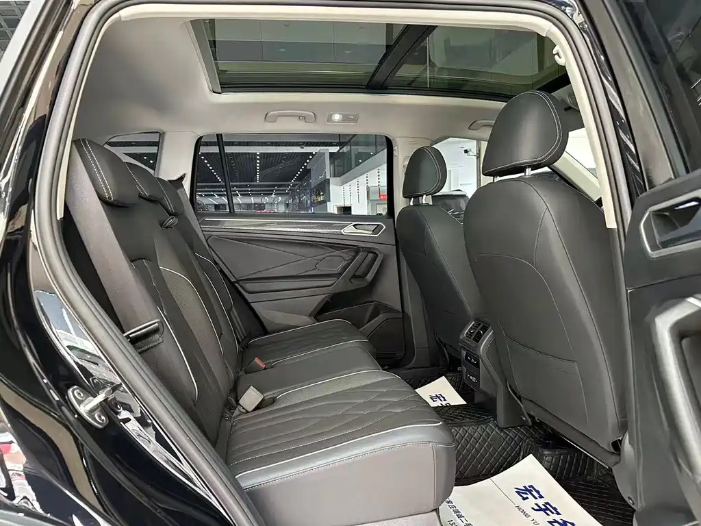 Volkswagen Tiguan L 2023 — фото 16