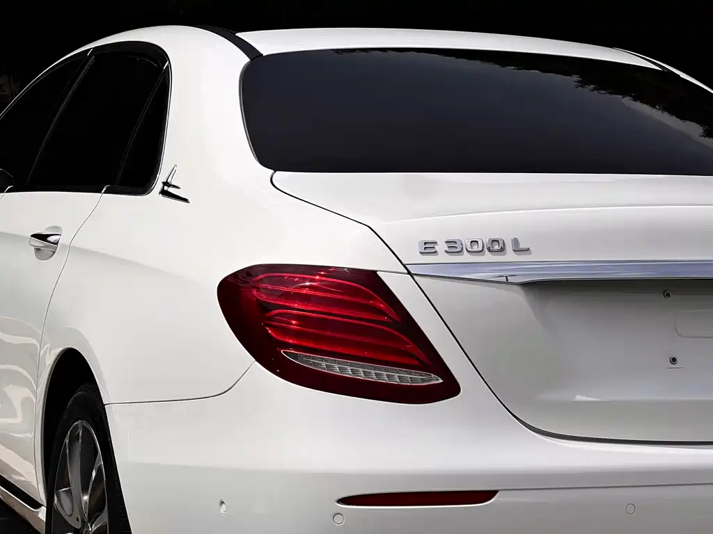 Mercedes-Benz E-Class 2018 — фото 9