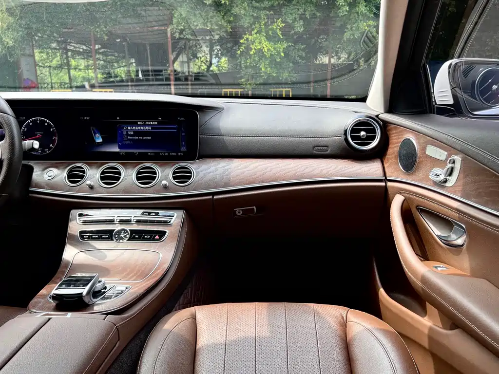 Mercedes-Benz E-Class 2018 — фото 16