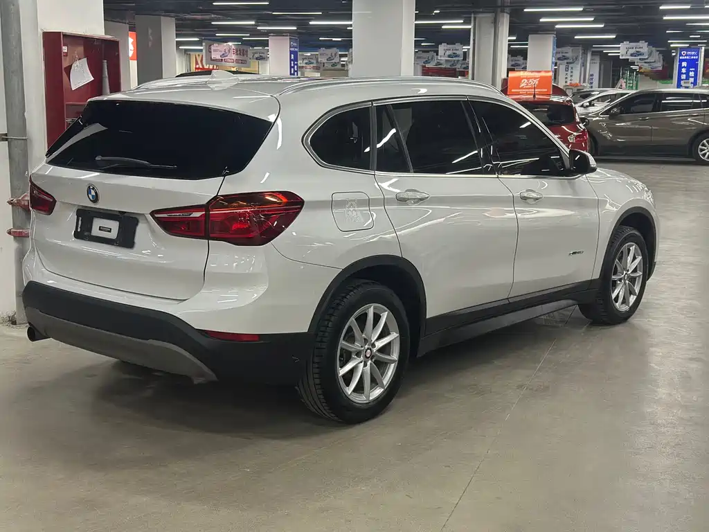 BMW X1 2018 — фото 9
