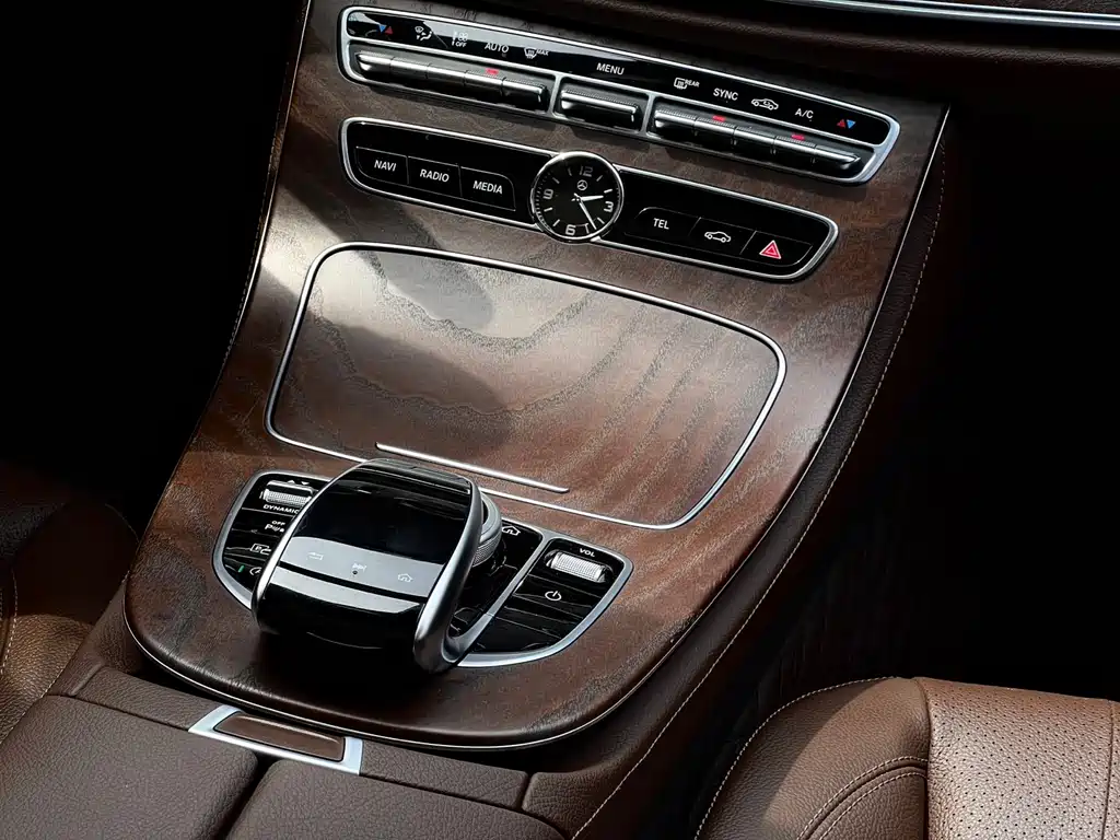 Mercedes-Benz E-Class 2018 — фото 19