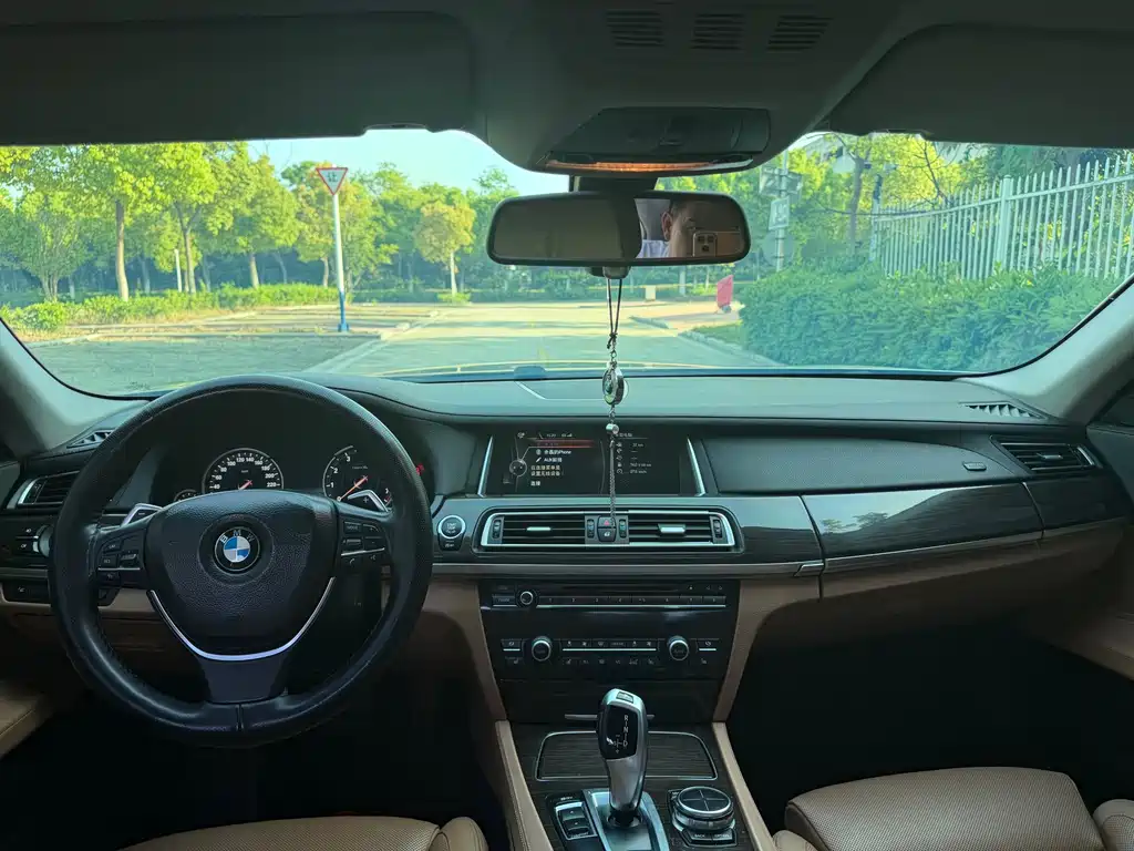 BMW 7 Series 2013 — фото 12