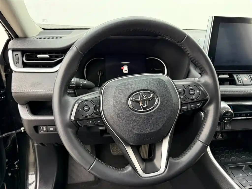 Toyota RAV4 2022 — фото 7