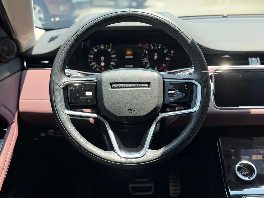 Land Rover Evoque 2023 — фото 16