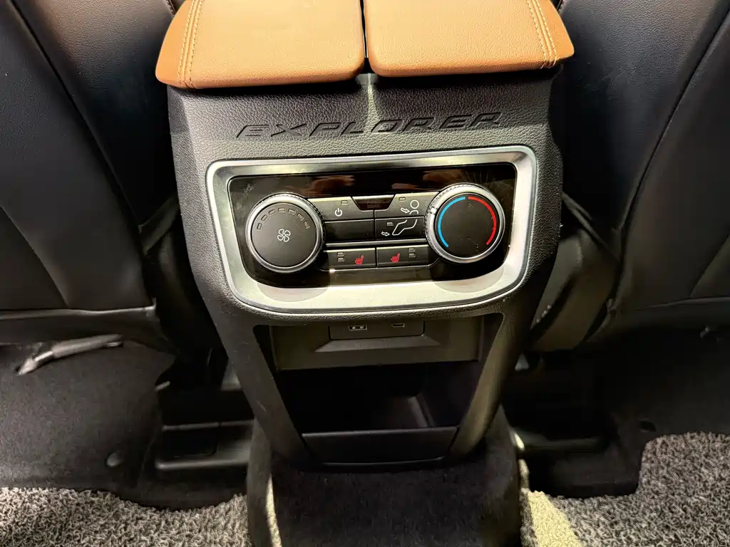 Ford Explorer 2023 — фото 10