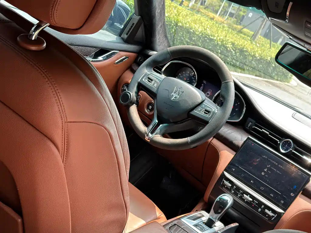 Maserati Quattroporte 2016 — фото 11