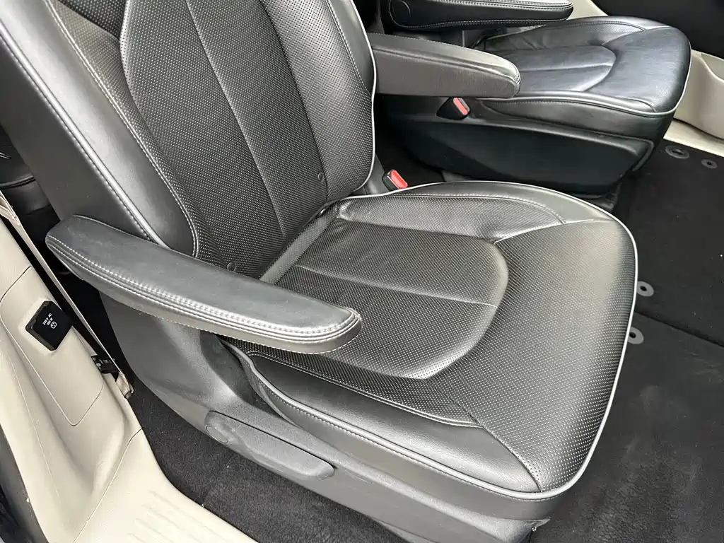 Chrysler Grand Voyager 2017 — фото 19