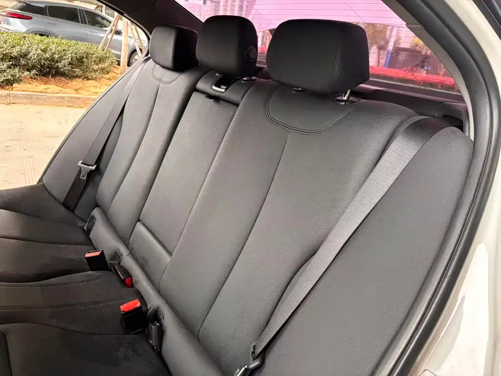 BMW 3 Series 2017 — фото 16