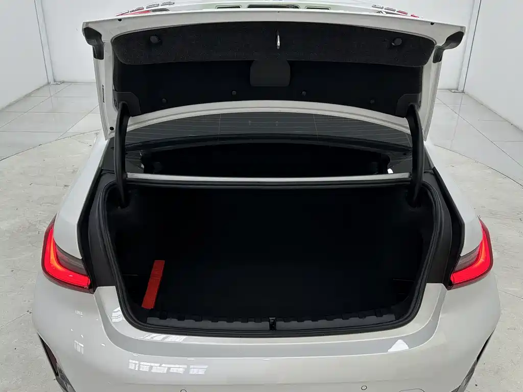 BMW 3 Series 2023 — фото 15